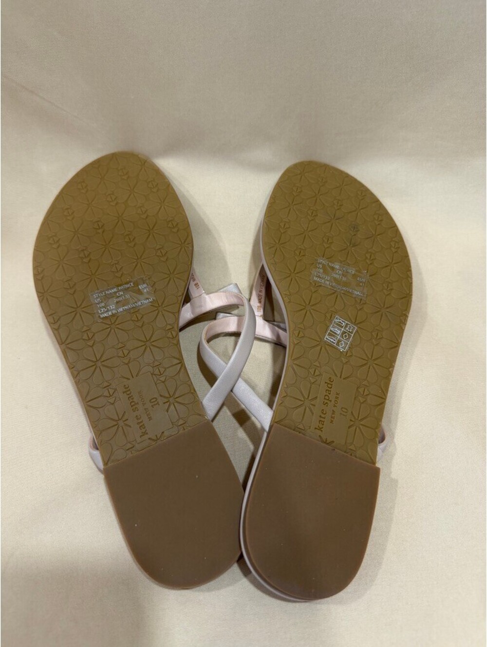NEW Kate Spade New York Pink Patent Thong Peplum Sandals Women’s Size 10 - Picture 6 of 8